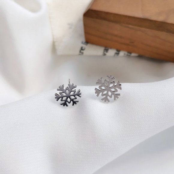 Lagom Studio Jewelry - 💙Snowflakes ❄️  Stud Earrings Gold&Silver